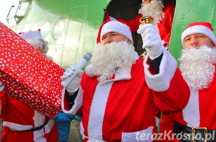 Mikołaj rozdał prezenty na lotnisku 