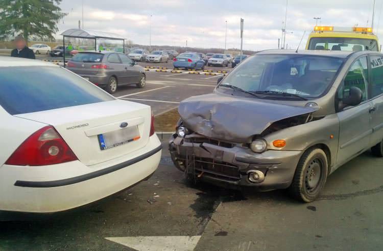 Kraksa pod Leroy Merlin