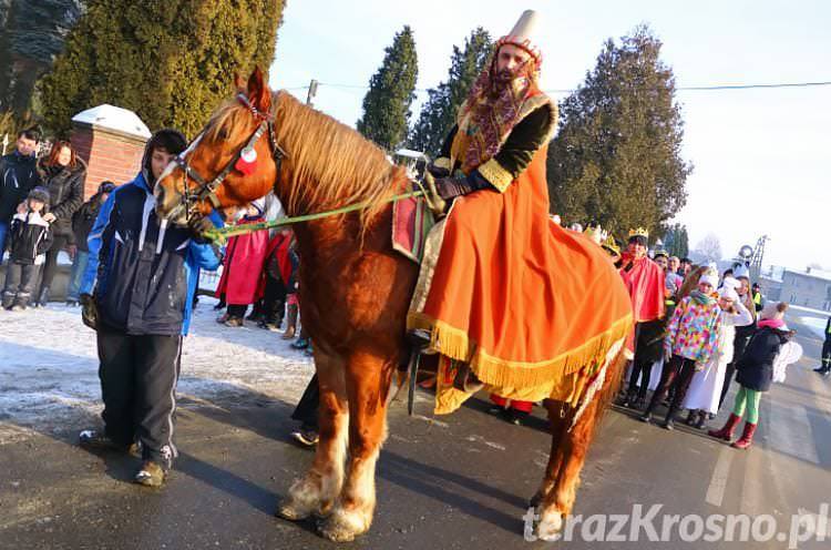 Ulicami Krościenka Wyżnego przeszedł Orszak Trzech Króli [WIDEO]