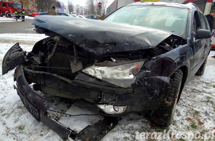 Takie są skutki nieuwagi. Groźna kolizja na skrzyżowaniu