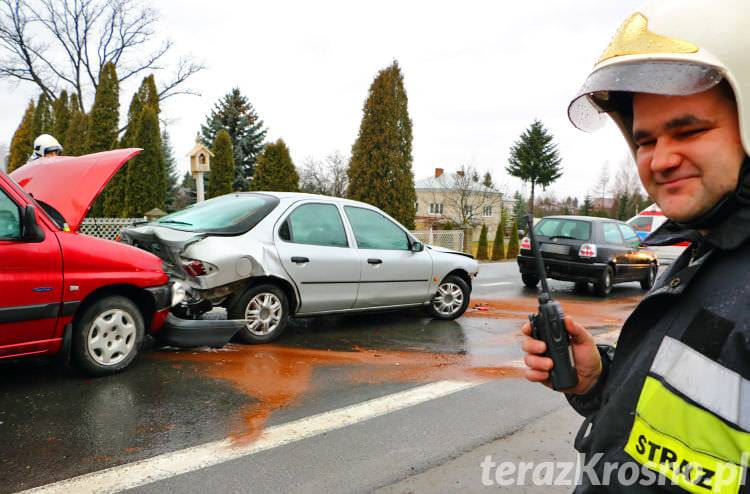 Kolizja w Iwoniczu. Zderzyły się trzy samochody
