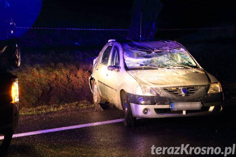 Zdradliwe zakręty przed Duklą. Dachowanie Dacii