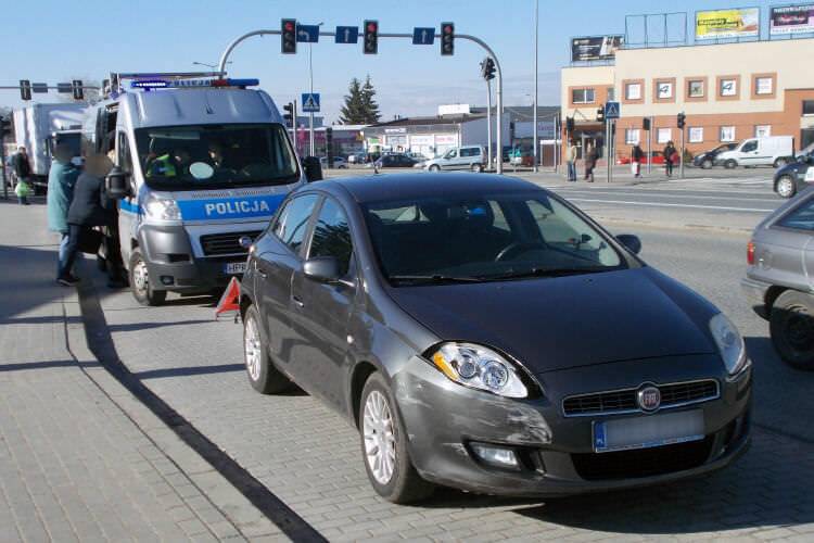 Kolizja w Krośnie. Uszkodzone trzy auta