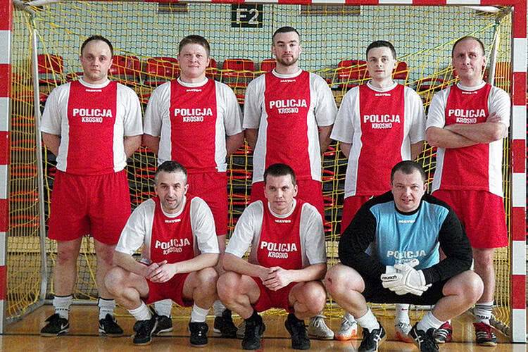 Policjanci lepsi od strażaków w finale