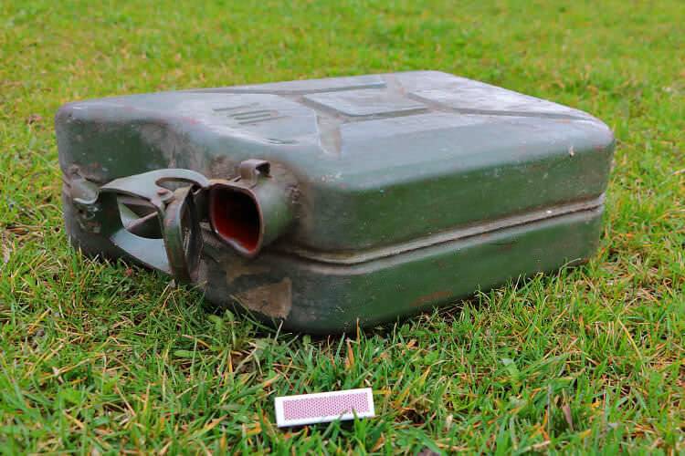 Po pijanemu rozlał benzynę. Chciał podpalić dom