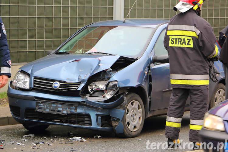 Zderzenie dwóch samochodów w Krośnie. Klasyczne najechanie