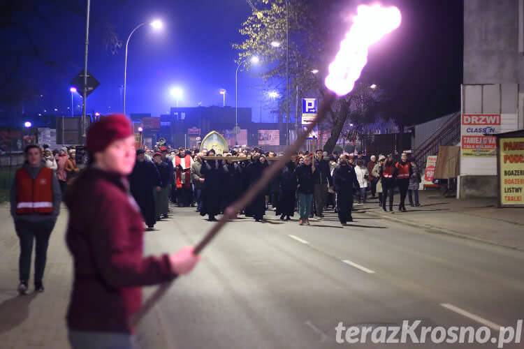 Droga Krzyżowa przeszła przez Krosno [FOTO, WIDEO]