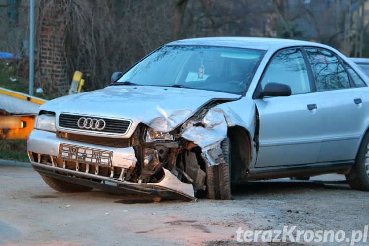 Pijany kierowca Audi na zakręcie pojechał prosto