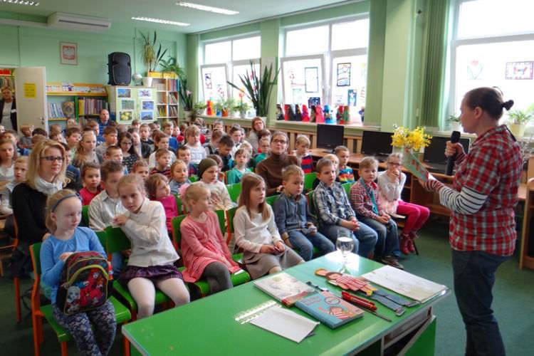 Pisarz musi mieć oczy szeroko otwarte… Zofia Stanecka na spotkaniu z młodymi czytelnikami