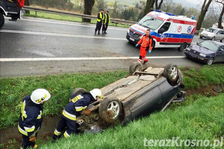 Opel dachował w Zboiskach