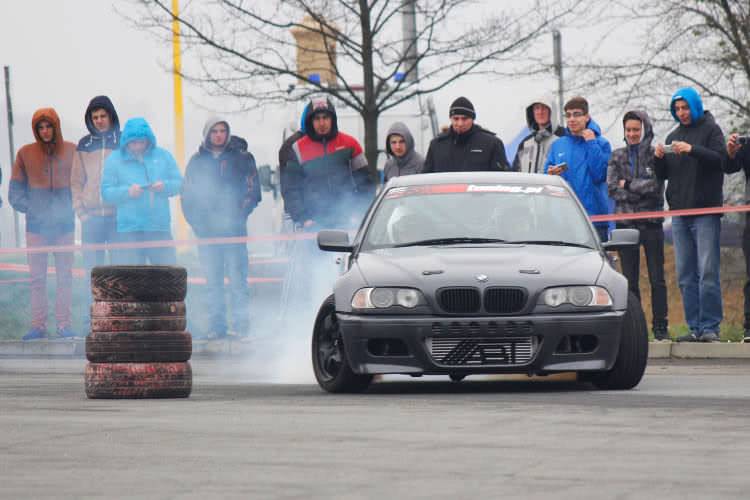 Pokaz driftu podczas 4. Rajdu Krośnieńskiego
