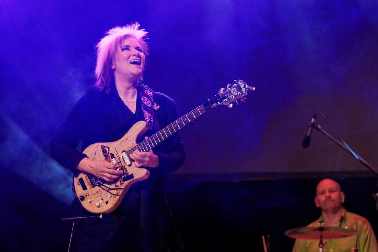 Jennifer Batten w Krośnie. Sztuka przez gigantyczne S