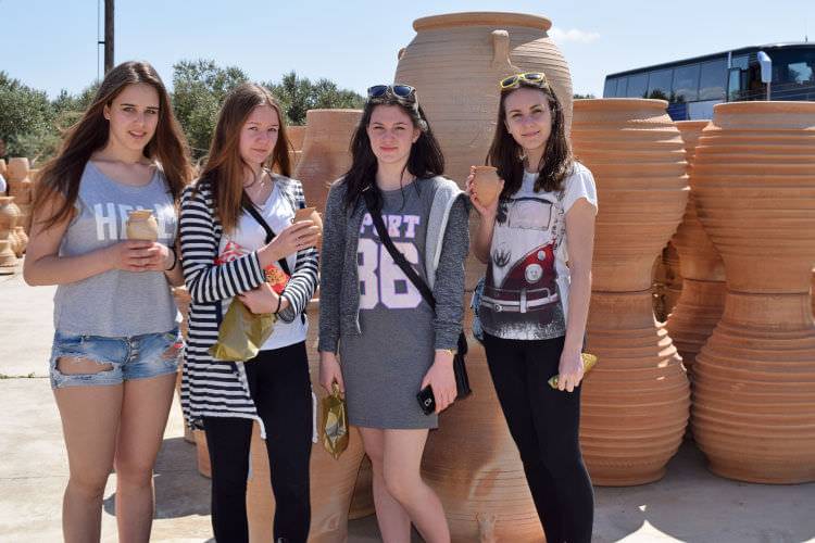 Młodzież Zespołu Szkół w Iwoniczu na Krecie