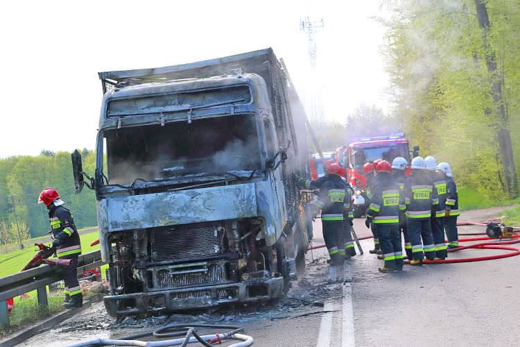 Pożar ciężarówki z drobiem w Woli Komborskiej