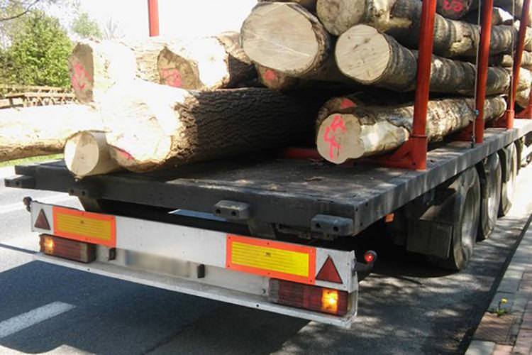 Wyprzedzał na podwójnej ciągłej niesprawną ciężarówką