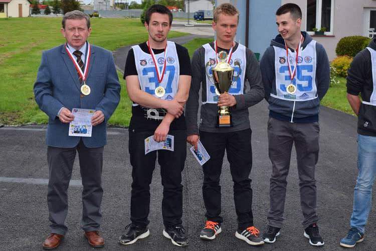 Uczniowie Zespołu Szkół w Iwoniczu ponownie mistrzami województwa podkarpackiego