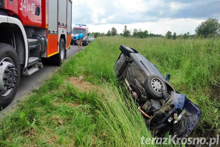 Golfem wjechał do rowu. Był nietrzeźwy