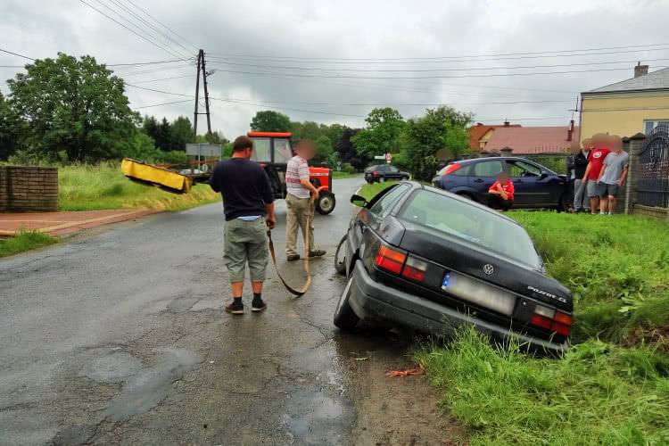 Stracił panowanie nad autem i wjechał do rowu