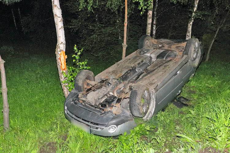 Dachowanie w Chorkówce. Policja ustala kto kierował autem