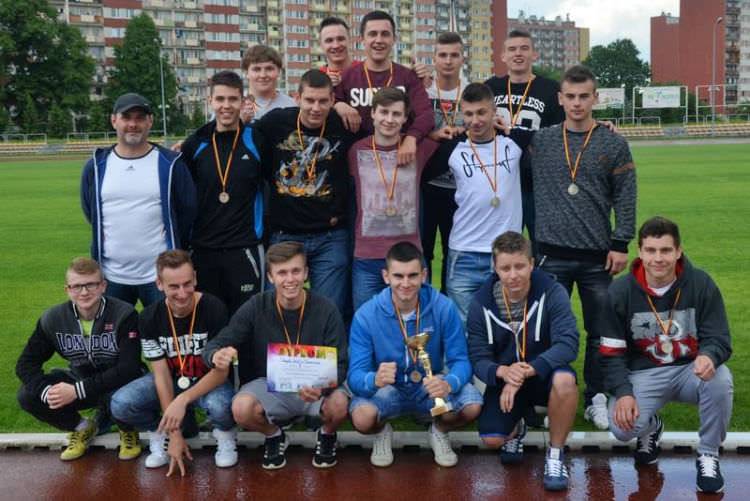 Lekkoatleci Zespołu Szkół w Iwoniczu wicemistrzami województwa