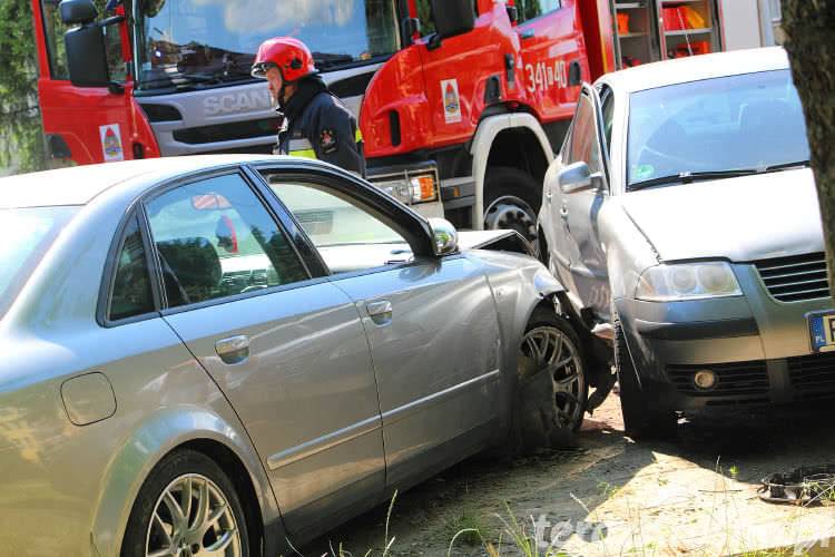Zderzenie Toyoty i Audi. 5 samochodów rozbitych