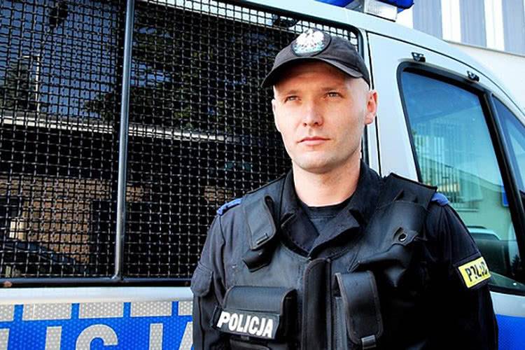 Policjant podczas treningu zatrzymał poszukiwanego 22-latka