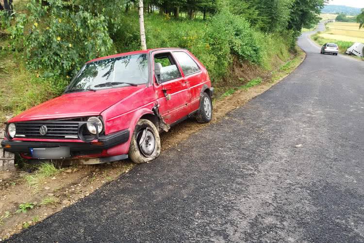 Kombornia. Dostawczak uderzył w osobówkę