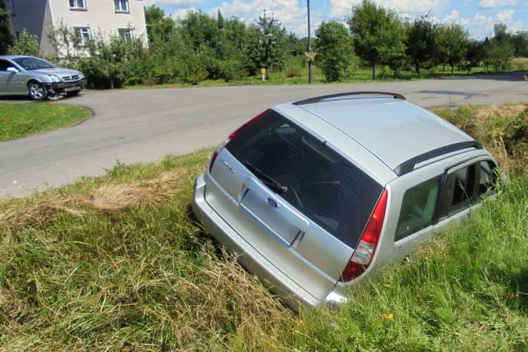 Zderzenie Opla i Forda w Bajdach