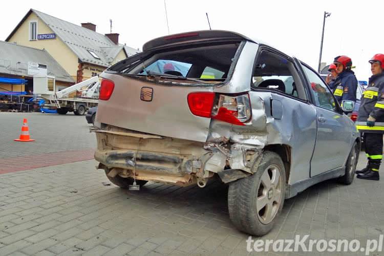 Krosno: Tir najechał na osobówkę