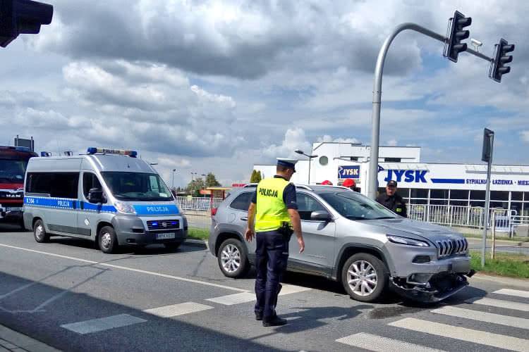 Kolizja przed przejściem dla pieszych