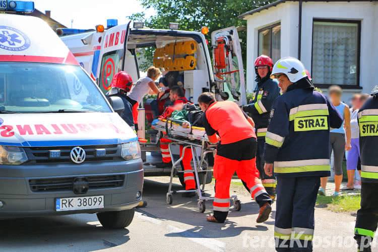 Wypadek w Faliszówce. Dwóch mężczyz przygniecionych przez ciągnik