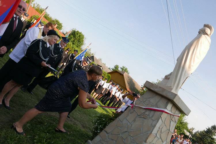 W Niżnej Łące odsłonięto pomnik św. Floriana