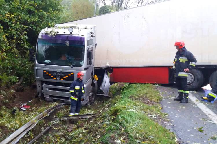 Rumuński tir wjechał do rowu