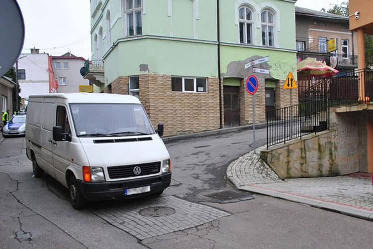 Cofając potrącił 73-letnią kobietę