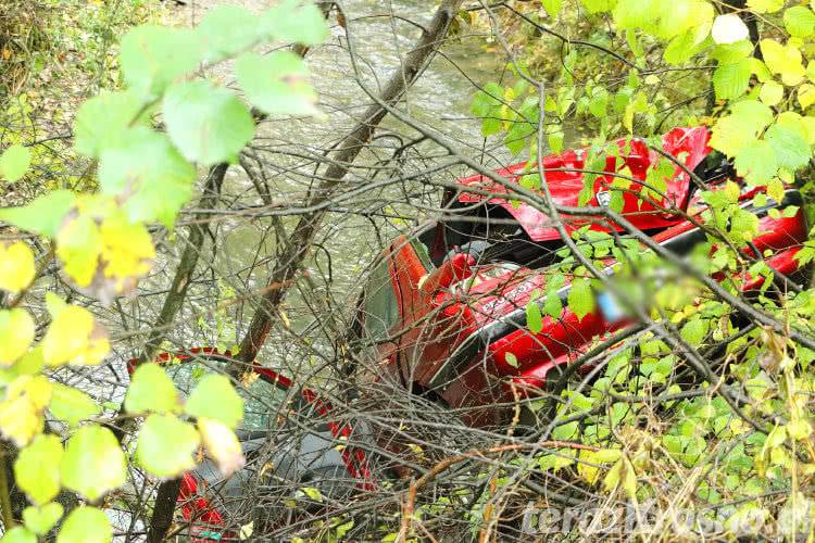 Peugeot w Dukielce. Dwie osoby w szpitalu