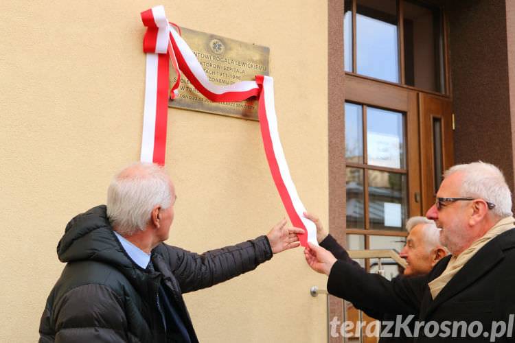 Odsłonili tablicę upamiętniającą dr Zygmunta Rogala Lewickiego