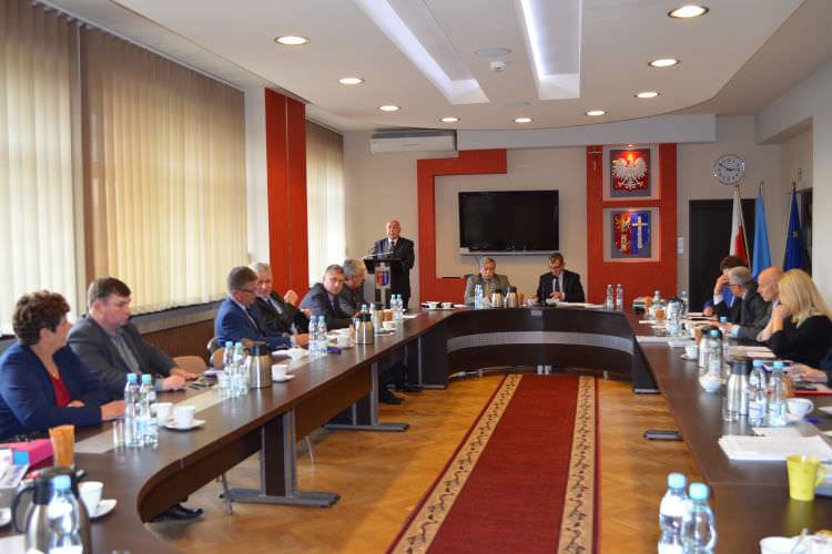 Powiat krośnieński chce pogłębić współpracę z dzielnicą Budapesztu. Przyjął rezolucję