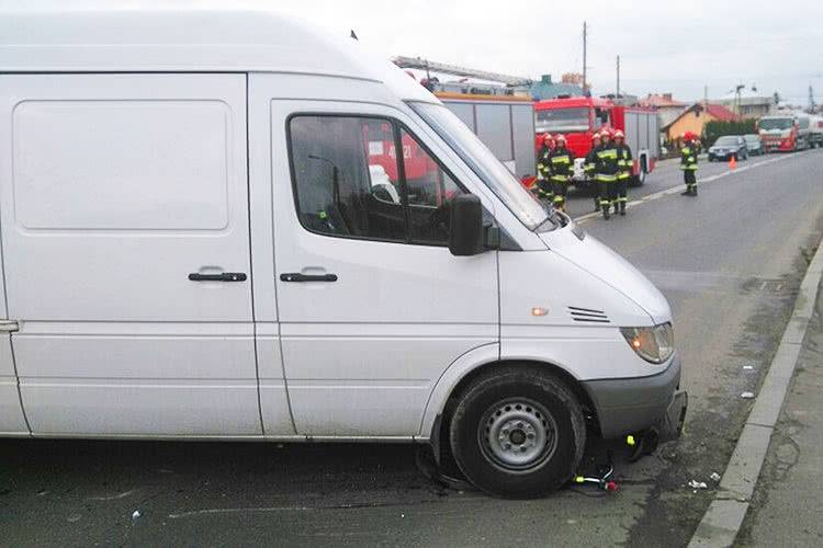 Dostawczym mercedesem potrącił rowerzystkę