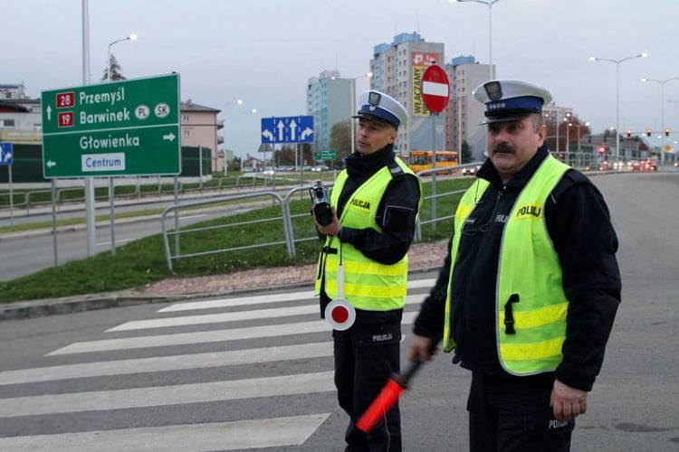 Policjanci podsumowali akcję "Znicz". 221 mandatów, 35 kolizji, 8 nietrzeźwych kierowców