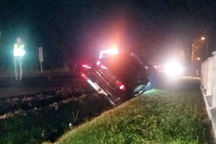 Pomoc drogowa wylądowała w fosie