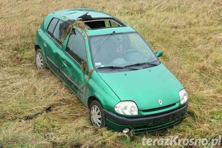Renault dachowało, kobiety w szpitalu