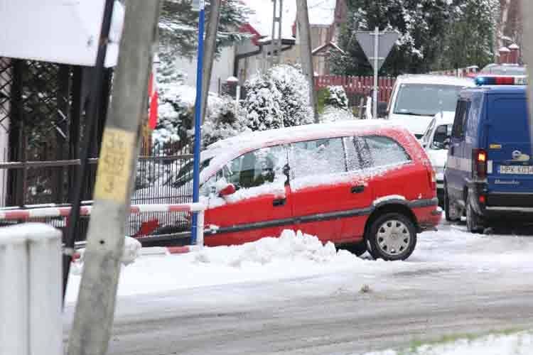 Stracił panowanie nad autem i wjechał w ogrodzenie posesji