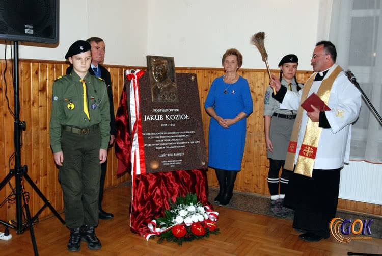 Święto Niepodległości w Łężanach. Tablica pamiątkowa upamiętniająca ppłk. Jakuba Kozioła