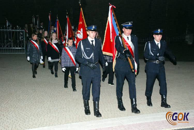 Święto Niepodległości w Łężanach. Tablica pamiątkowa upamiętniająca ppłk. Jakuba Kozioła