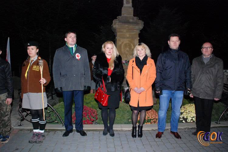 Święto Niepodległości w Łężanach. Tablica pamiątkowa upamiętniająca ppłk. Jakuba Kozioła