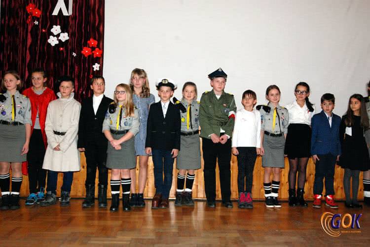 Święto Niepodległości w Łężanach. Tablica pamiątkowa upamiętniająca ppłk. Jakuba Kozioła