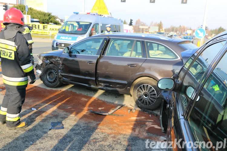 Nie dostosował się do sygnalizacji świetlnej i spowodował kolizję