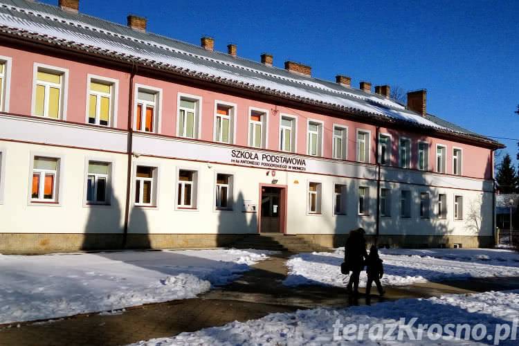 Iwonicz. Uczennica wyskoczyła z okna