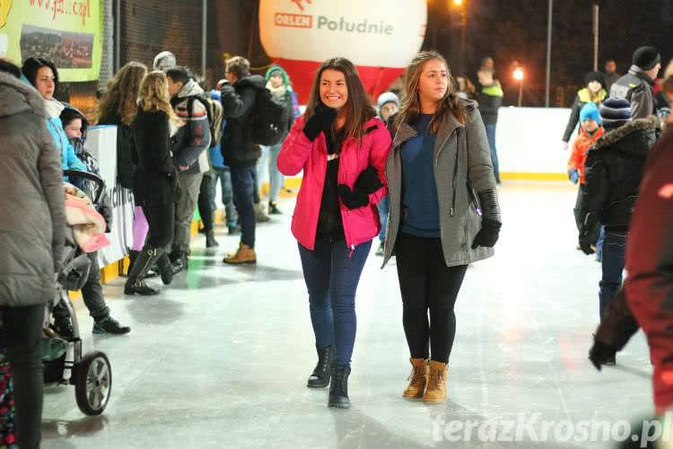 Lodowisko już otwarte. Można się ślizgać w Jedliczu