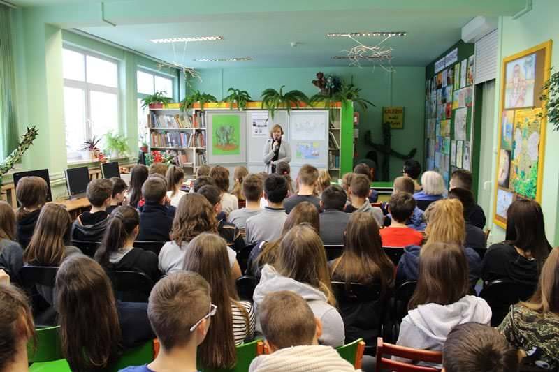 Jak pisać biografie? Anna Czerwińska-Rydel na spotkaniu z młodymi czytelnikami